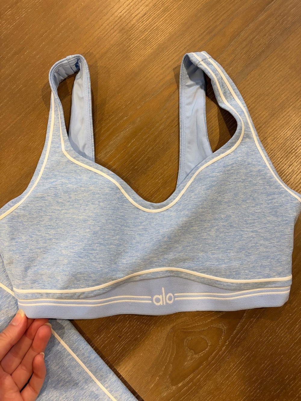 ALO Yoga Light Blue High-Rise Leggings with Matching Sports Bra - Picture 6 of 7